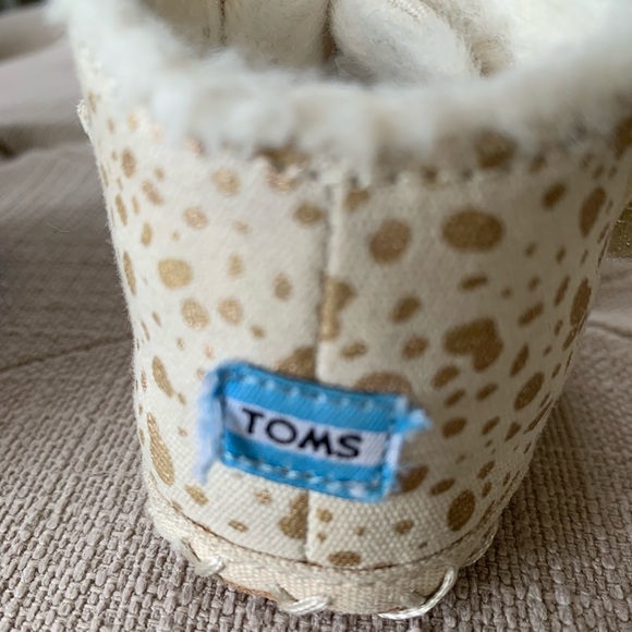 TOMS Cuna Crib Shoes - Picture 4 of 6